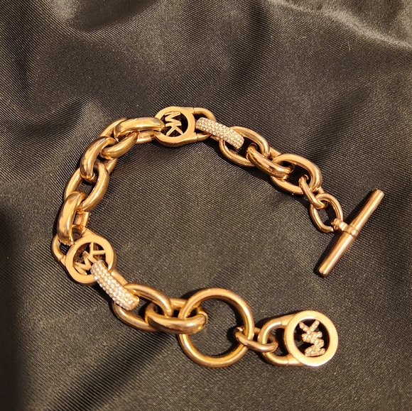 Michael Kors Jewelry - Michael Kors toggle bracelet rose gold